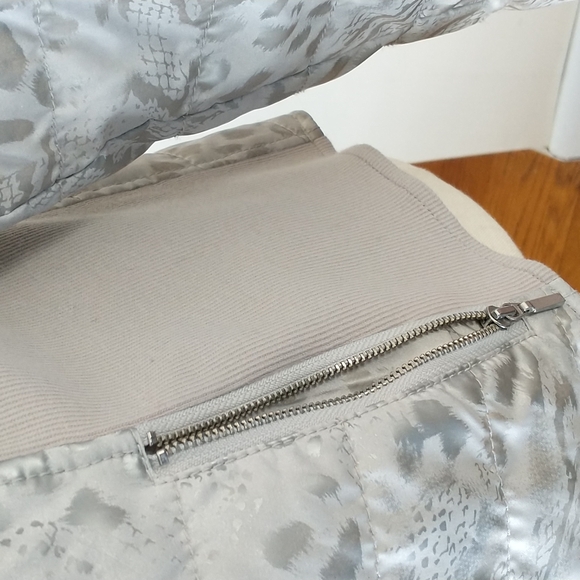 Chico's jacket coat puffer quilted leopard print grey gray silver outerwear sz 8 - Picture 8 of 13